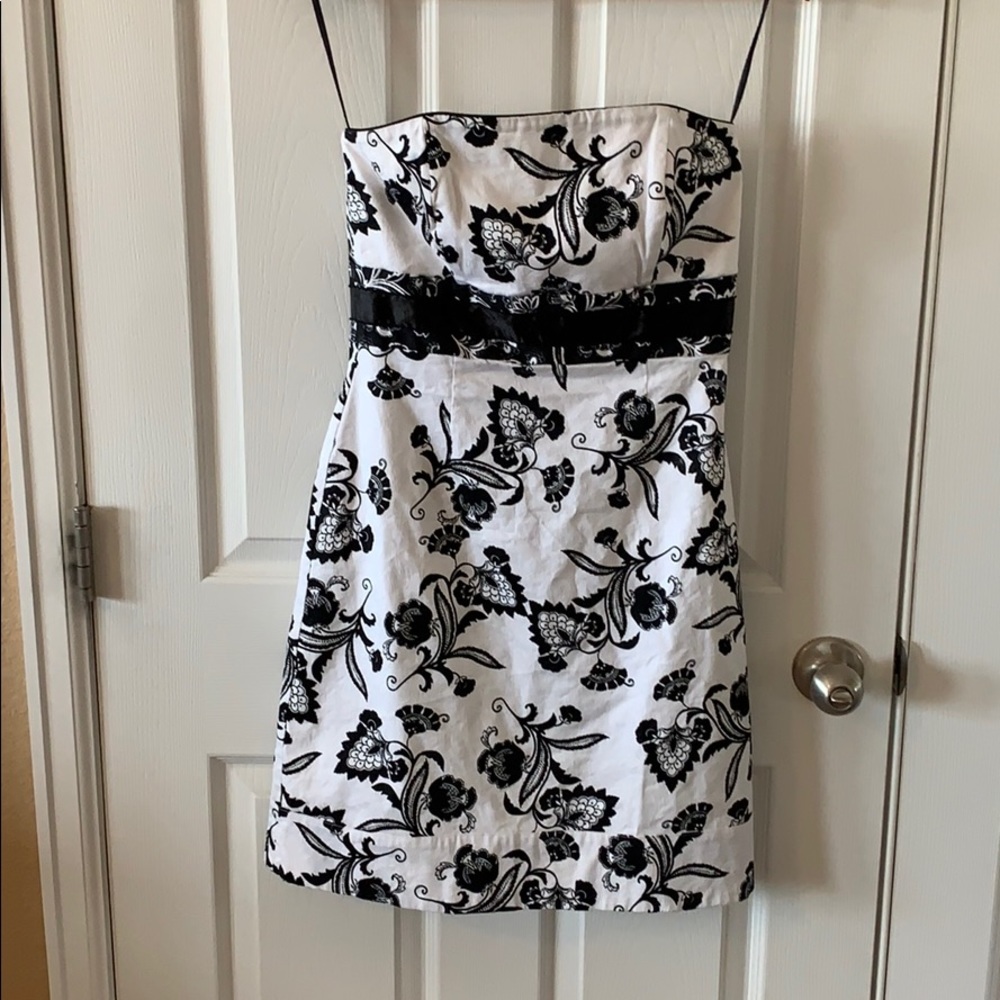 ▪️White House Black Market Dress▪️